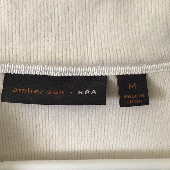 Soft off white jacket coat with pockets. Size M - Picture 3 of 4